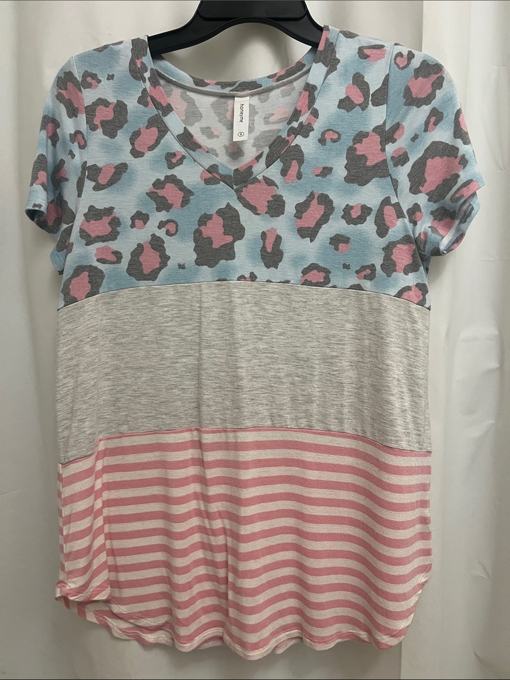 Women' Colorblock Leopard & Stripe Tee - Pink, Blue, Gray